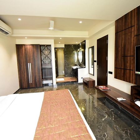Sentosa Resorts & Water Park Chinchvad Bagian luar foto