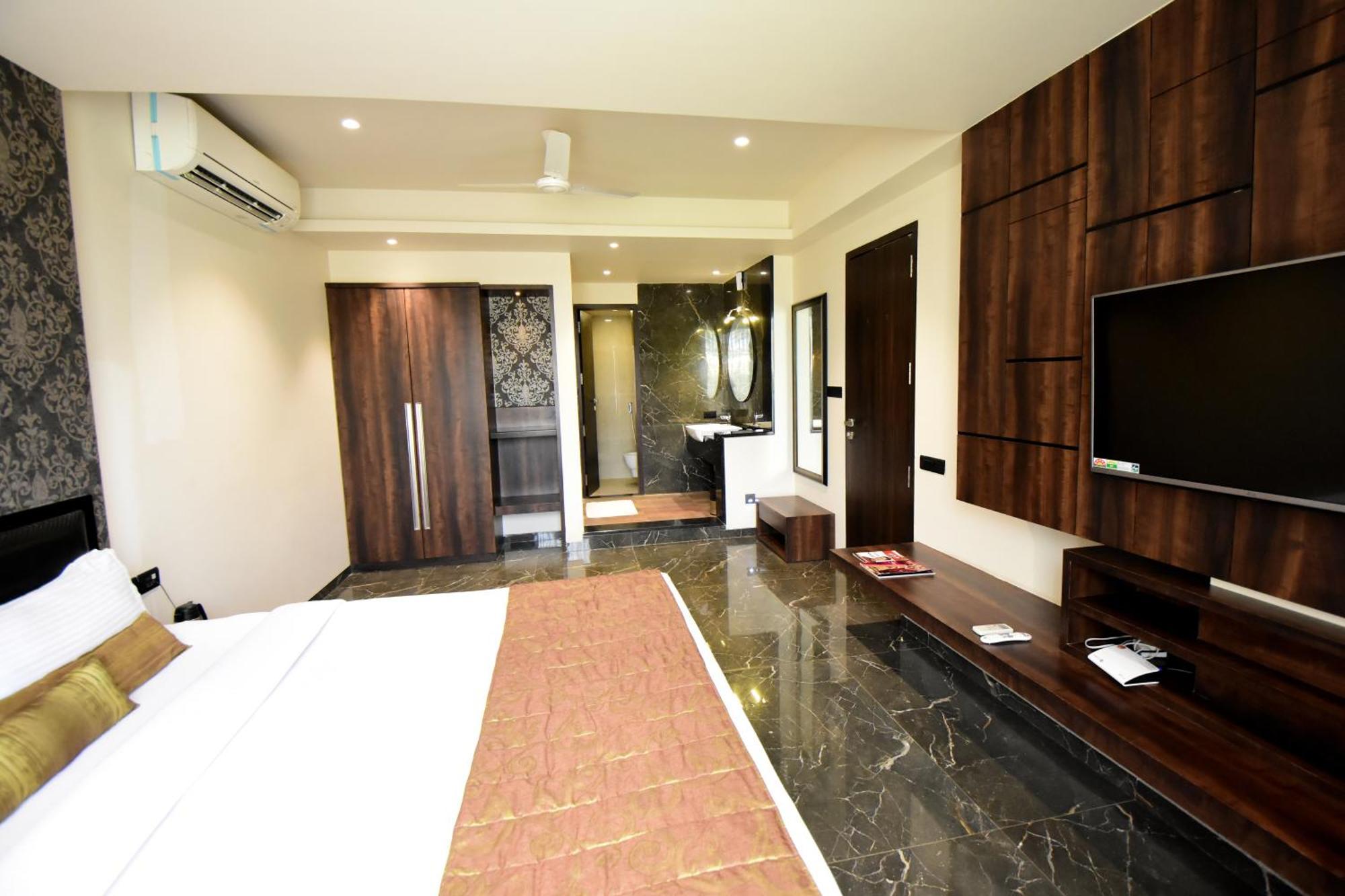 Sentosa Resorts & Water Park Chinchvad Bagian luar foto