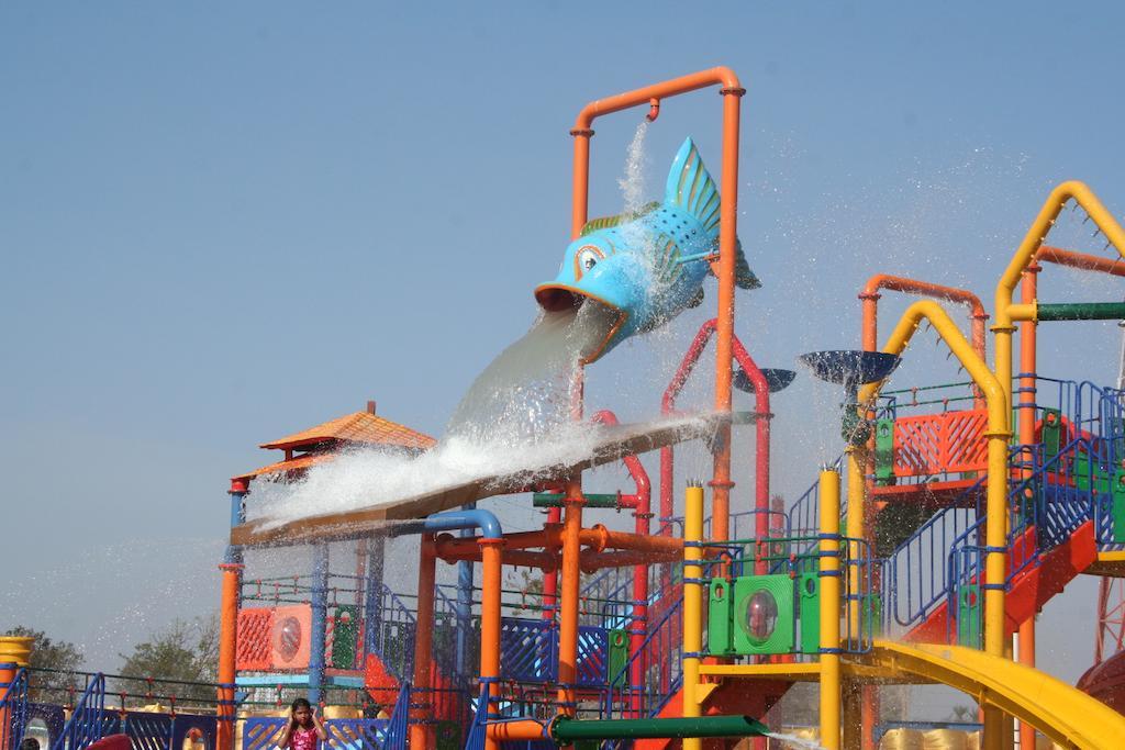 Sentosa Resorts & Water Park Chinchvad Bagian luar foto