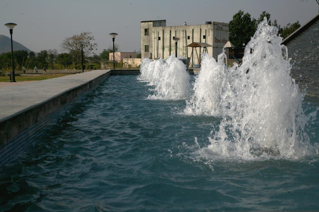 Sentosa Resorts & Water Park Chinchvad Bagian luar foto