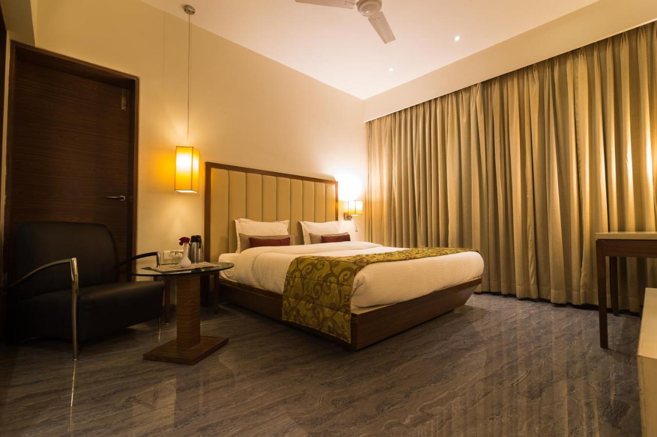 Sentosa Resorts & Water Park Chinchvad Bagian luar foto