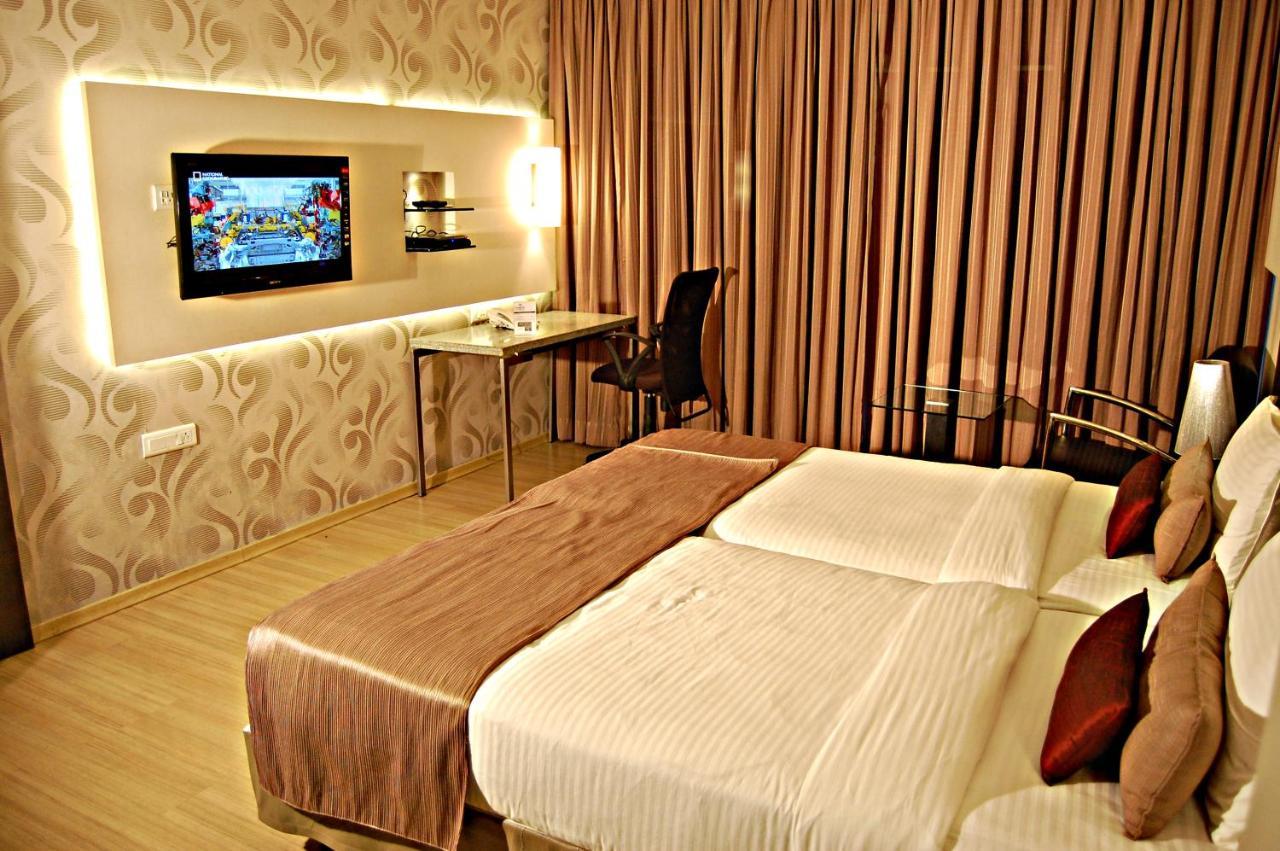 Sentosa Resorts & Water Park Chinchvad Bagian luar foto