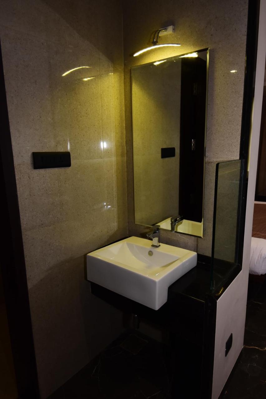 Sentosa Resorts & Water Park Chinchvad Bagian luar foto