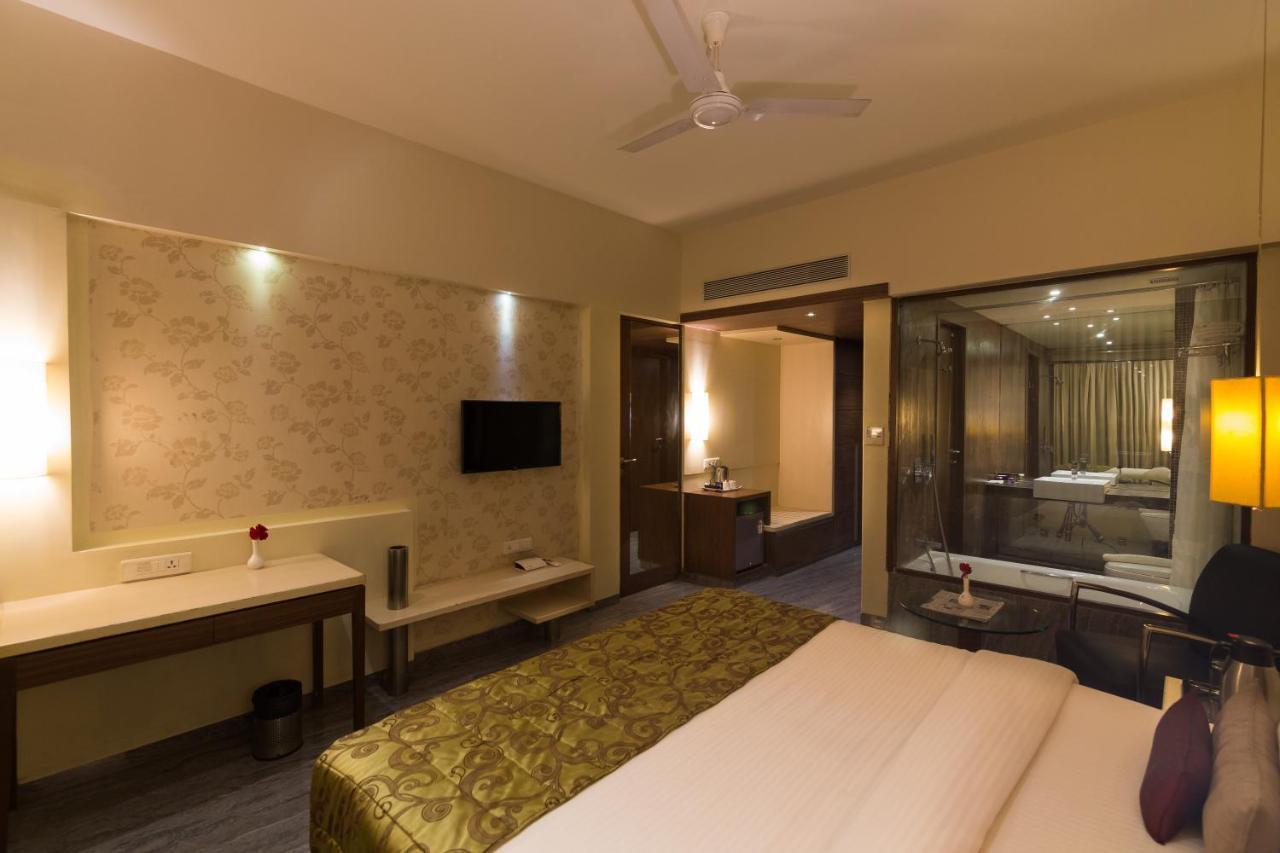 Sentosa Resorts & Water Park Chinchvad Bagian luar foto
