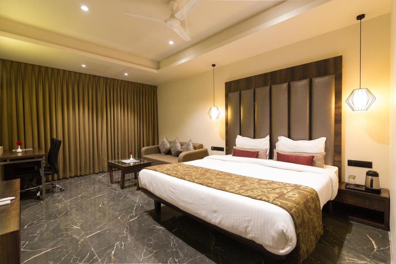 Sentosa Resorts & Water Park Chinchvad Bagian luar foto