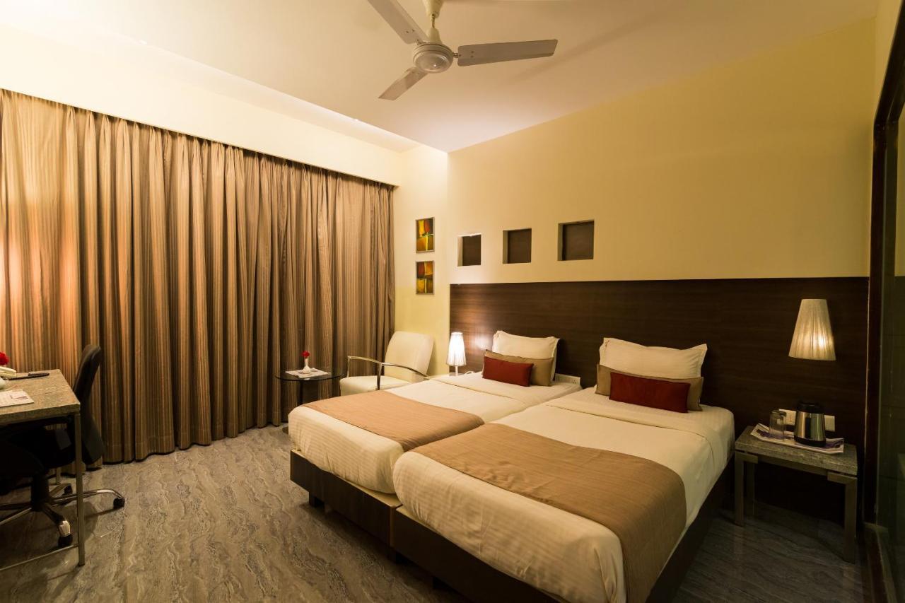 Sentosa Resorts & Water Park Chinchvad Bagian luar foto
