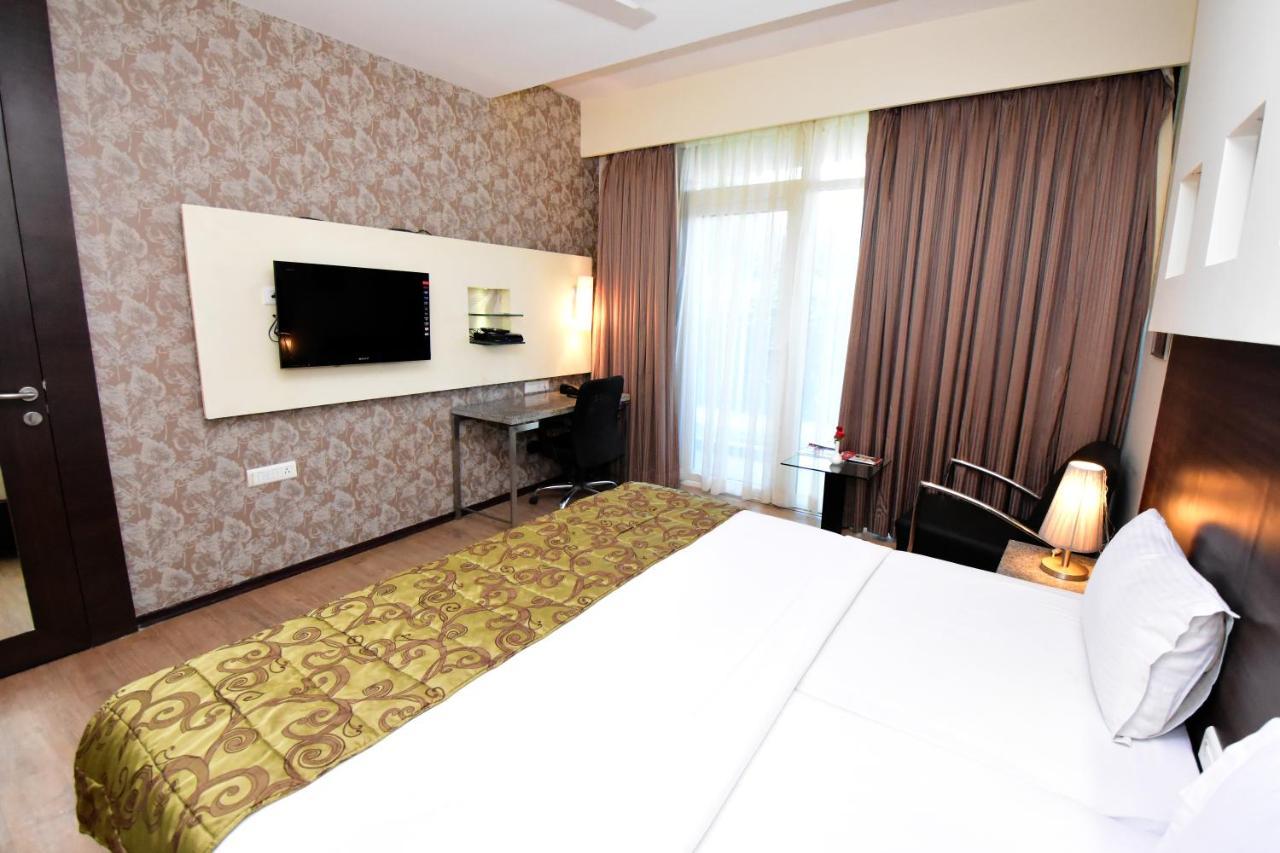 Sentosa Resorts & Water Park Chinchvad Bagian luar foto